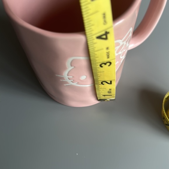 Hello Kitty winking kitty Mug in Pink, new without tag - Picture 4 of 5
